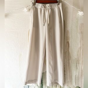 Lululemon On The Fly Crop Pants Size 2 Cream